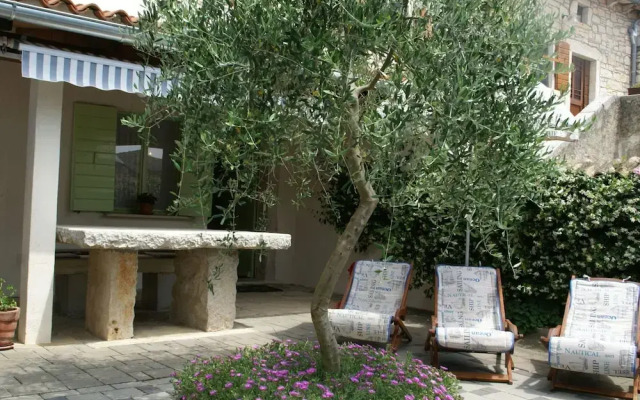Stone Holiday Home in Peresiji With Pool