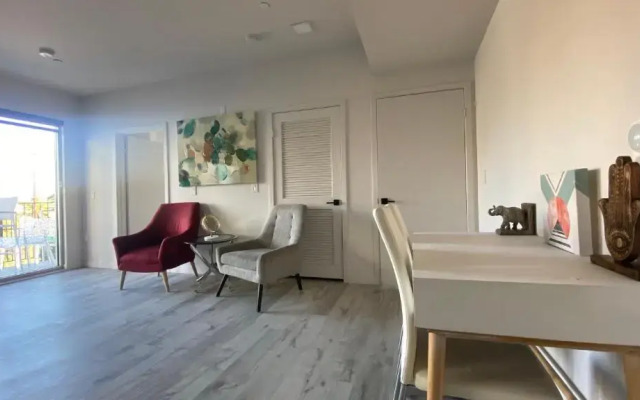 Gorgeous View 2bd 2ba Apartment in Hollywood