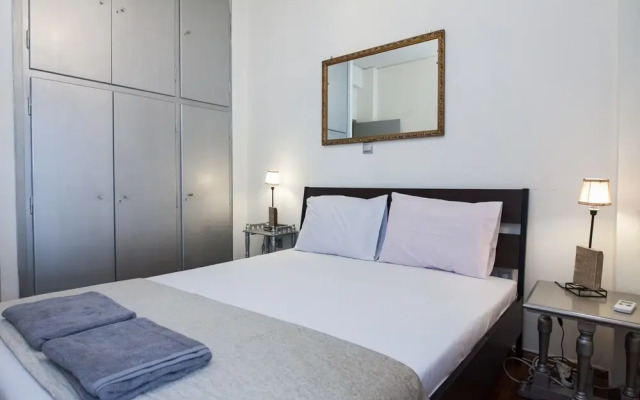 Charming 2 Bedroom apt next to Panormou