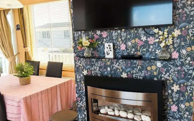 Caravan Meg Sleeps 6 With Free Parking