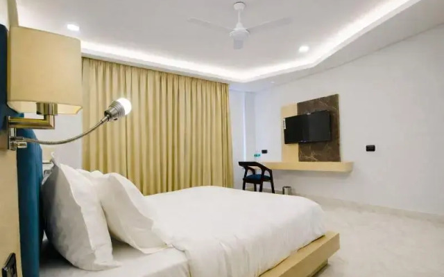 Hotel Holiday Grand Near Expo Mart
