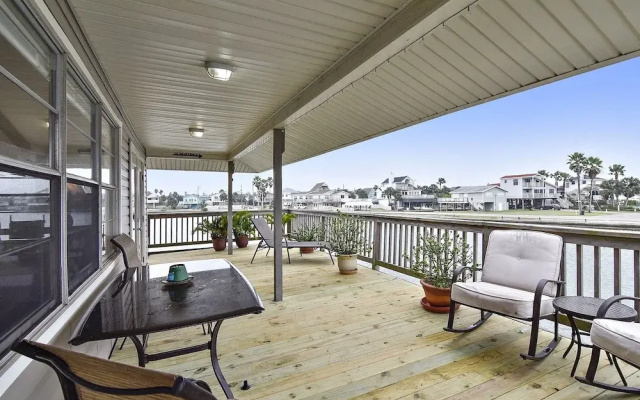 Prager Bay View by RedAwning