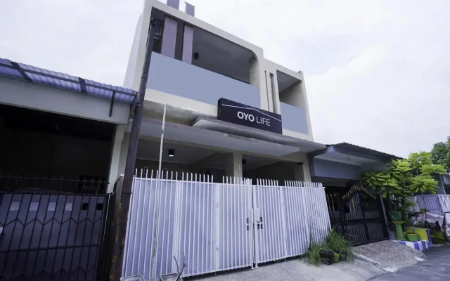 OYO Life 2532 Kost Putri ADIA