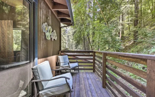 Tranquil Guerneville Home w/ Redwood Views