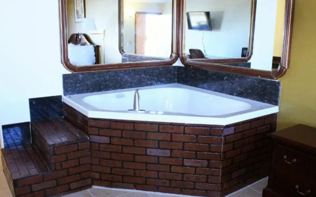 Royal Inn  Suites