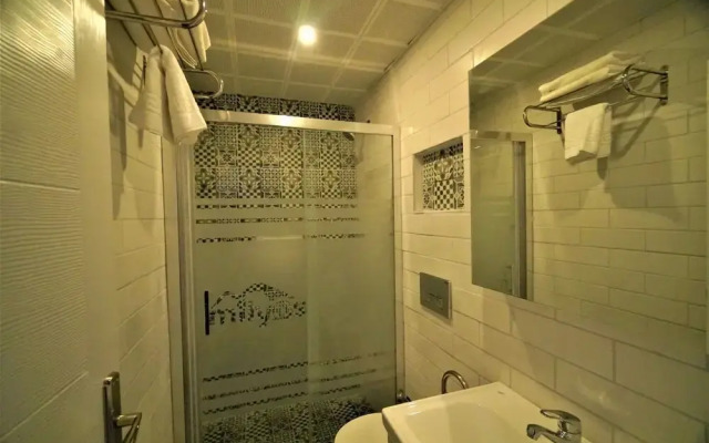 Milyos Hotel