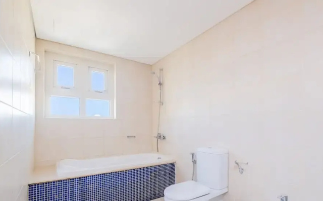 LUX The Shoreline Penthouse Suite