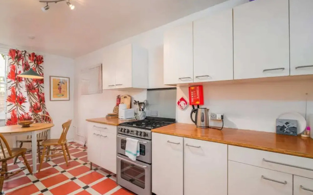 Homely and Spacious 4 Bed, up to 7 Guests, Dalston