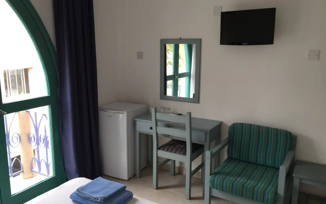 Axiothea Hotel