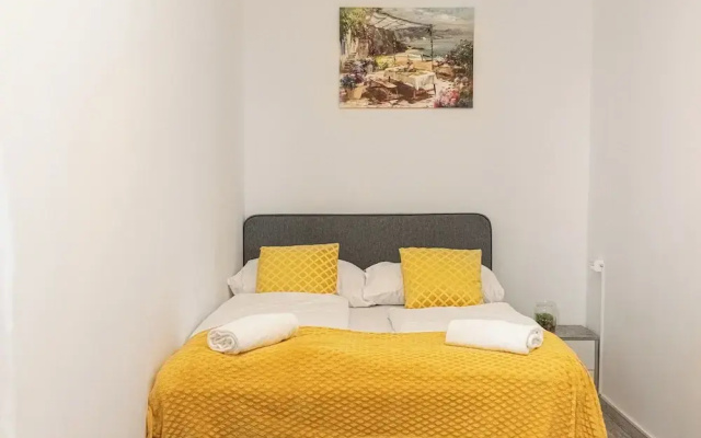 Elegant 3BR Apt Steps from Hauptbahnhof