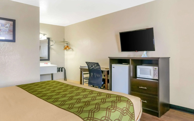 Econo Lodge Shorewood
