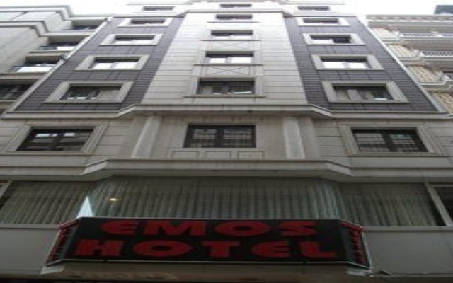 Emos Hotel вид на фасад