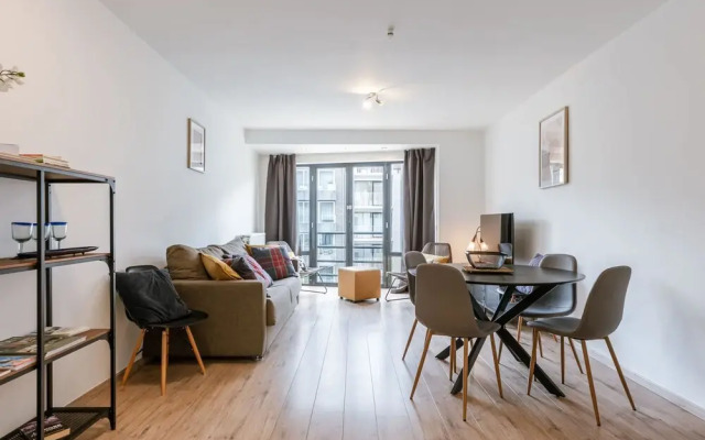 Huswell - Bright Stylish Apartment With Balcony