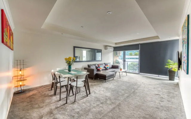 South Melbourne 2 Bed Parking
