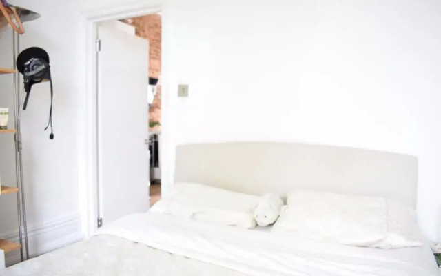 1 Bedroom Flat in Notting Hill With Mezzanine