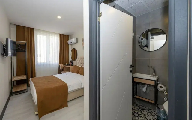 Glori̇a Ai̇rport Hotel