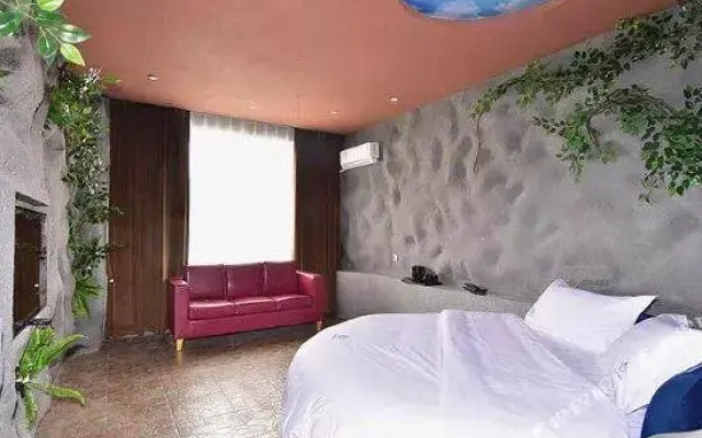 Saina Hotel