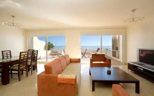 Immaculate 3-bed Penthouse- Stunning Views