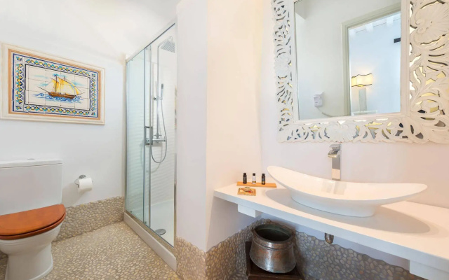 F Fine Suites- Adults Only