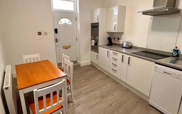 Near Beach - Parking - Wifi - Sleeps 2