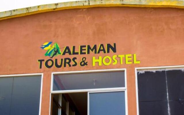 Alemán Tours & Hostel вид на фасад
