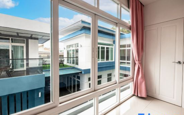 Luxury Pure Modern Pool Villa 5Bed Nr BTS|Central