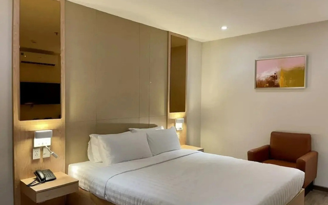 Lanura Apartments and Hotel