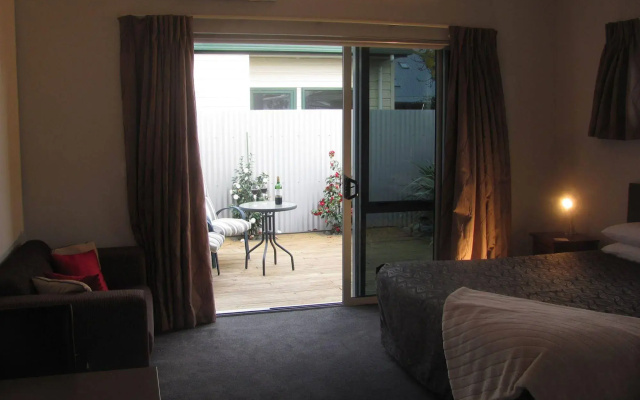 Two Tree Lodge