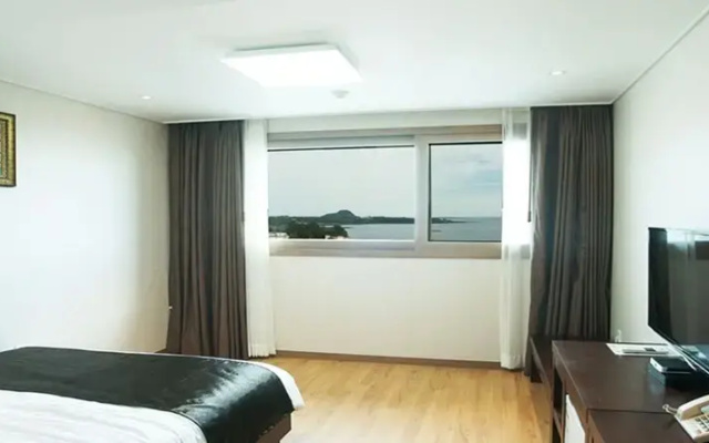 Iris Hotel