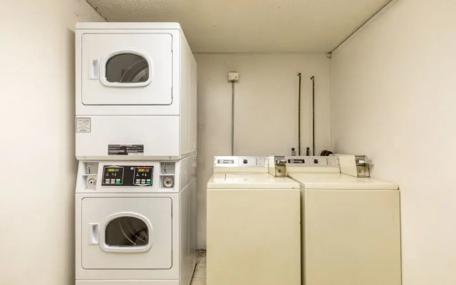 Value Inn Kenosha West