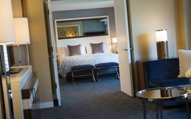 Renaissance Chicago Downtown Hotel