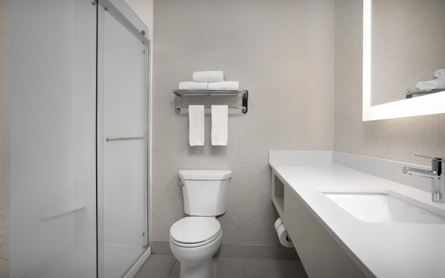 Holiday Inn Express Fargo-West Acres by IHG