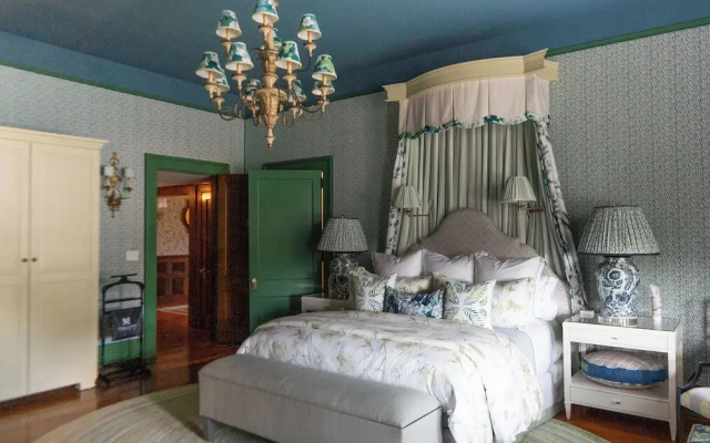 Pandora's Manor Bed & Breakfast