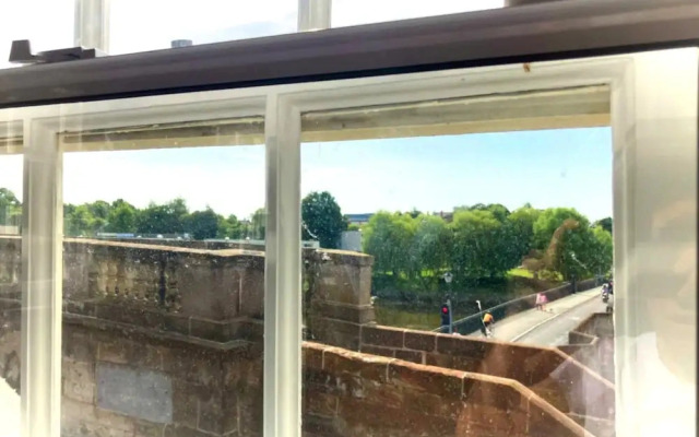 Modern Chester Studio Apartment Central Location