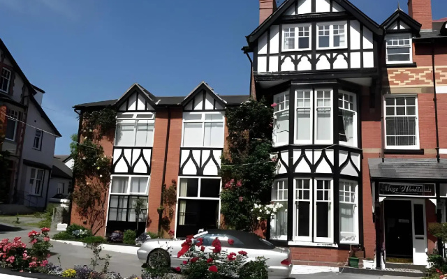 Bryn Woodlands House