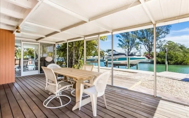 Island Priva-sea 3 Bedroom Home by Redawning