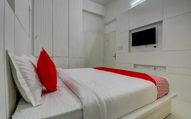 Grande Azure By OYO Rooms