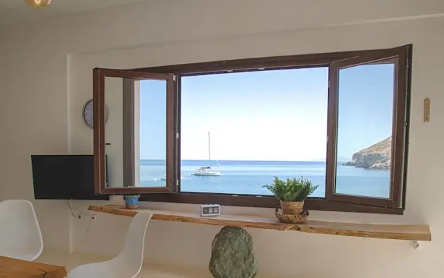 Spathi Beach Bar Restaurant & Suites