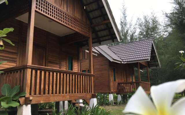 Bayu Lestari Island Resort In Pulau Besar Malaysia From 51 Photos Reviews Zenhotels Com