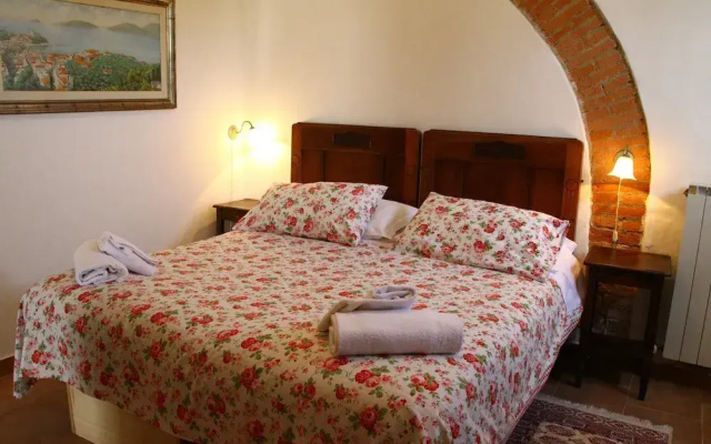 Nice Apartment in Guasticce With Pool