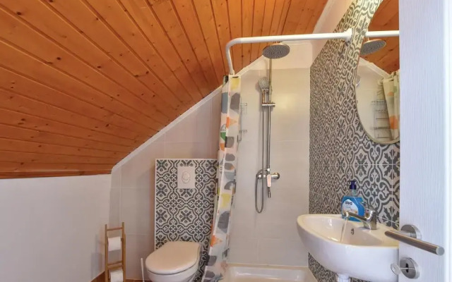 Beautiful Home in Duce With Wifi and 3 Bedrooms