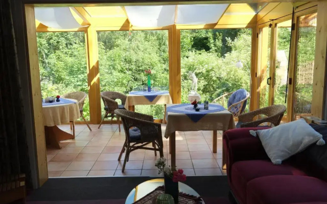 Frauenpension Arleta - Women only (только для женщин)