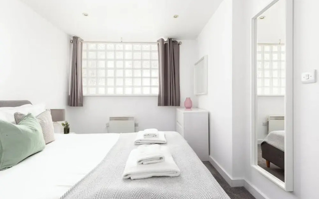 2 Bed Flat off Brick Lane