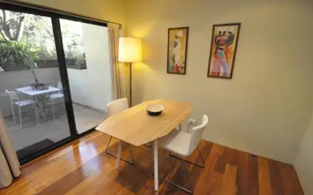 Glebe Self-Contained Modern One-Bedroom Apartment (47ROS)