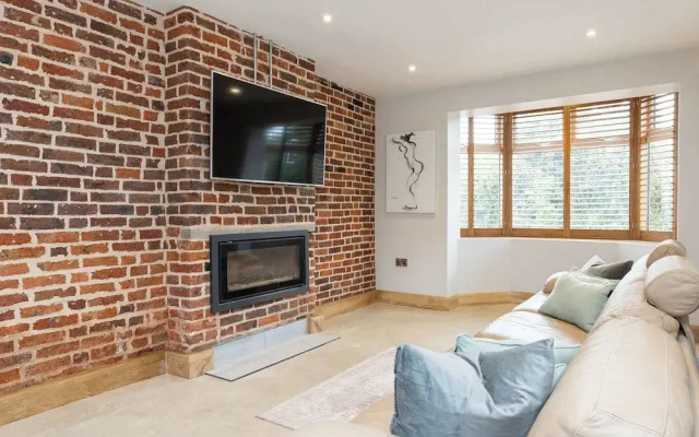 Spacious 4-bed Near City Sea