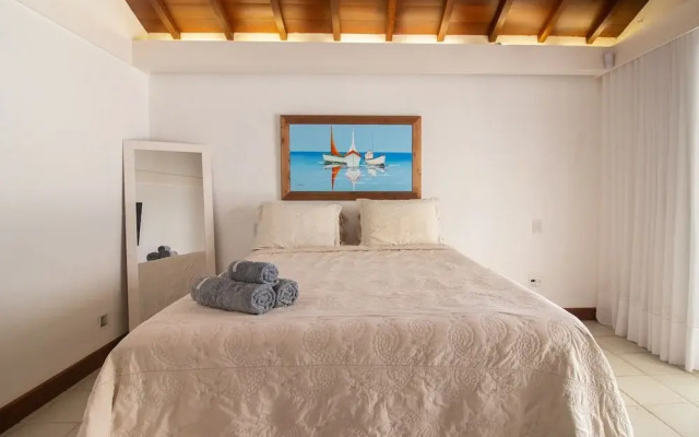 Mansão Pé na Areia Ferradura com 4Suítes
