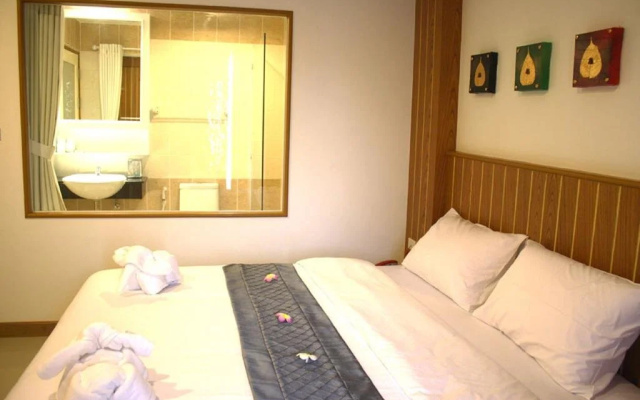 Santi White House Patong Hotel