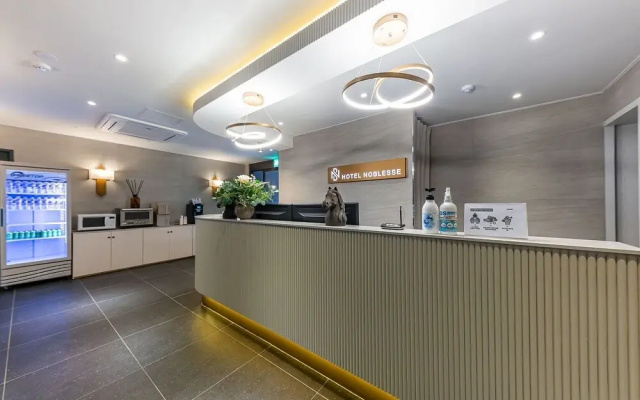 Cheonan Noblesse Hotel(천안 노블레스호텔)