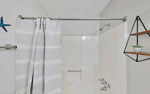 3211hhre 2 Bedroom Condo