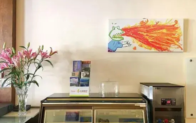 Little Squirrel B&B(小松鼠站前電梯民宿附停車場)